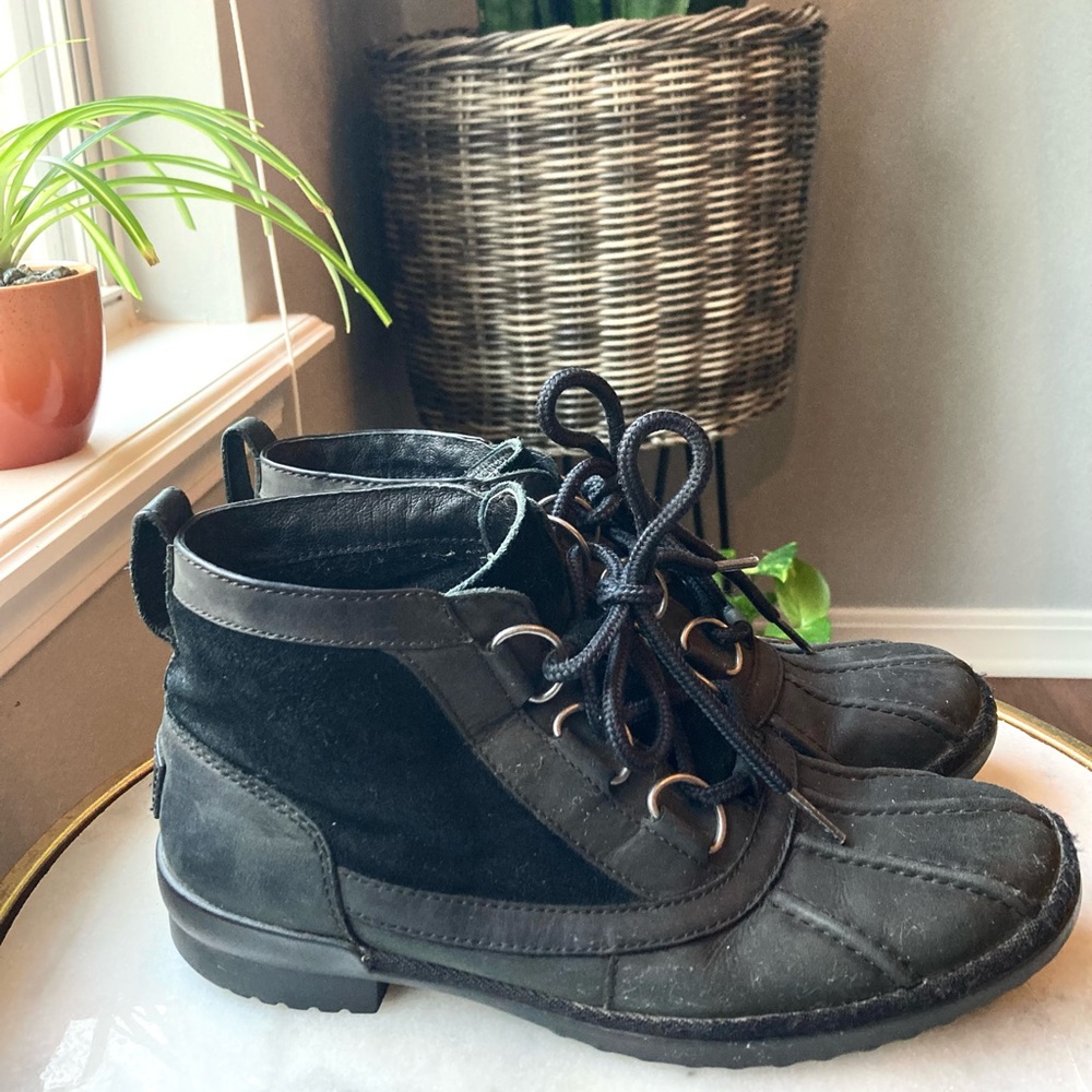 Women’s Ugg Waterproof Hiking Boots, size 7.5.